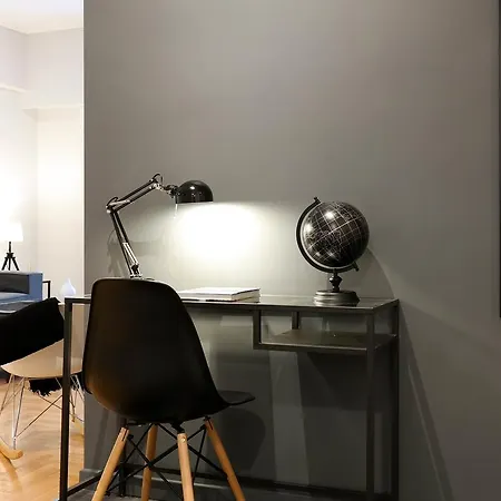 Modern Downtown Flat Near The Acropolis By Upstreet